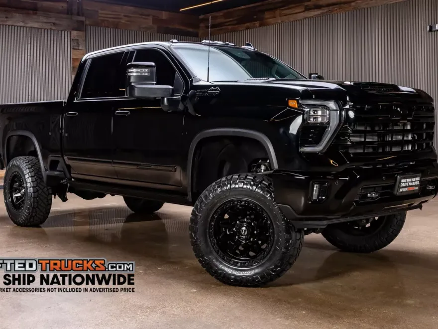 2025 Chevrolet Silverado High Country photo 1