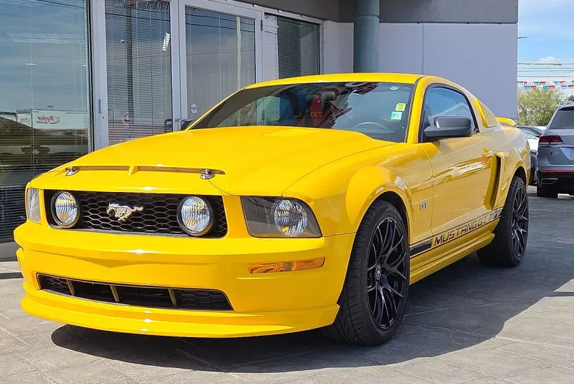 2005 Ford Mustang GT Premium photo 1