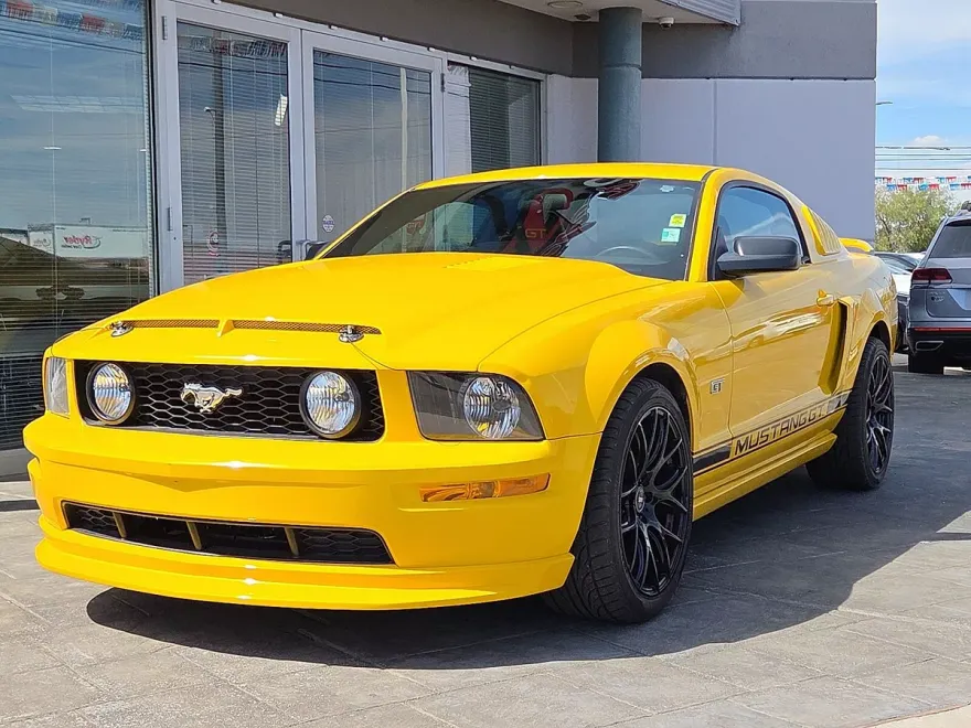 2005 Ford Mustang GT Premium photo 1