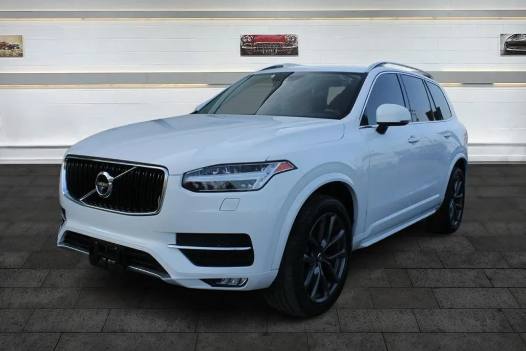 2016 Volvo XC90 T6 Momentum photo 1