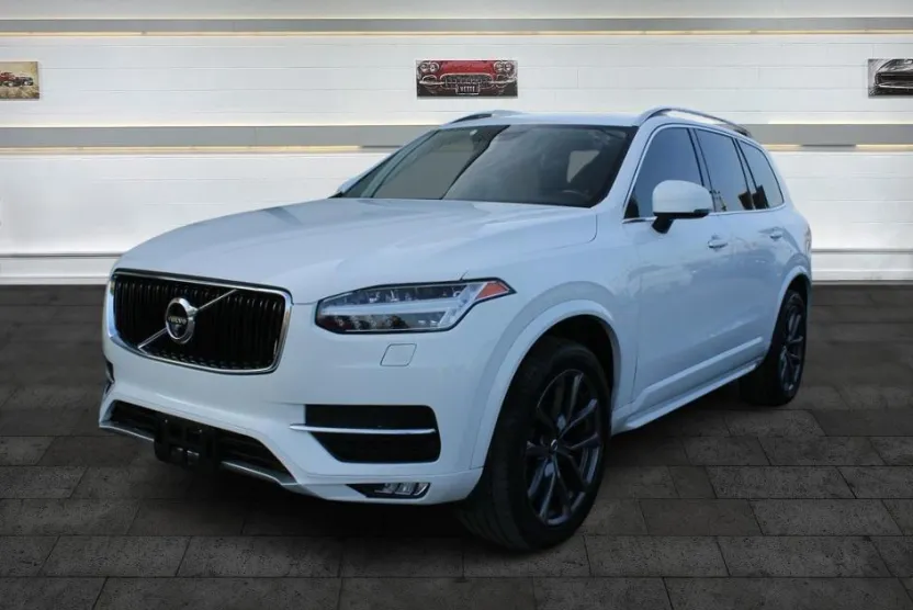 2016 Volvo XC90 T6 Momentum photo 1
