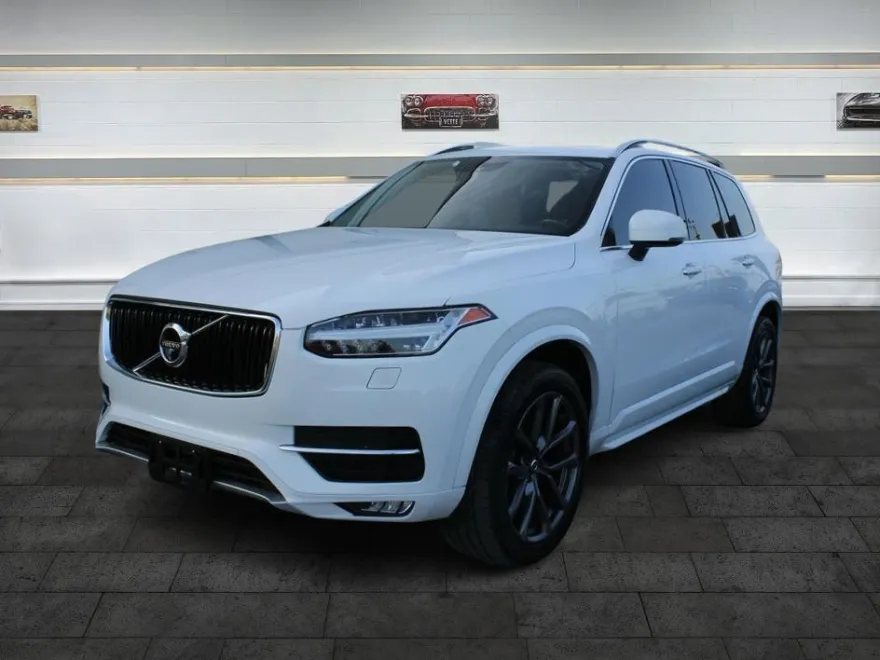 2016 Volvo XC90 T6 Momentum photo 1