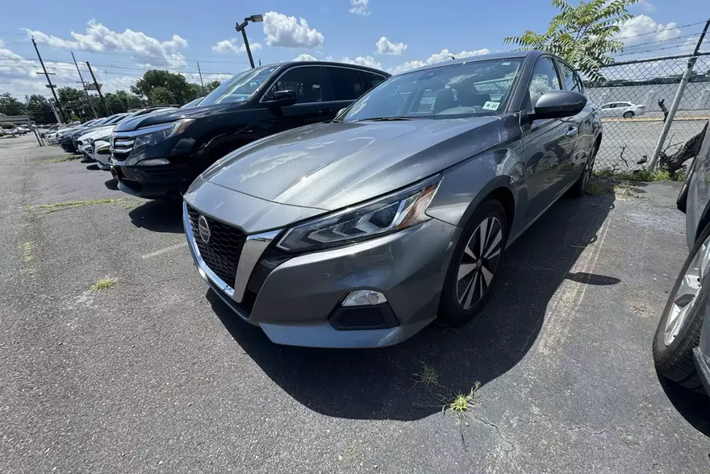 2022 Nissan Altima 2.5 SV photo 1
