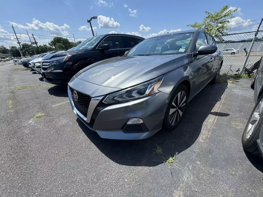 2022 Nissan Altima 2.5 SV photo 1