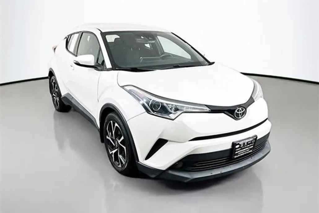 2018 Toyota C-HR XLE Premium photo 1