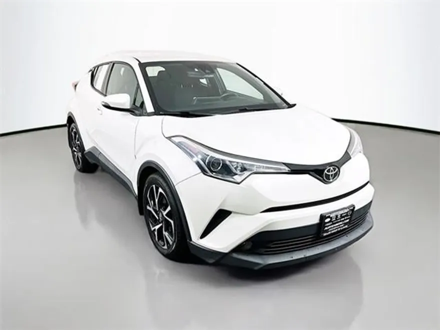 2018 Toyota C-HR XLE Premium photo 1