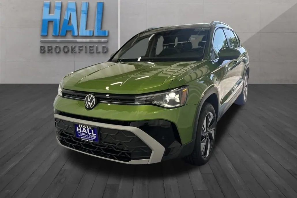 2025 Volkswagen Taos SE photo 1