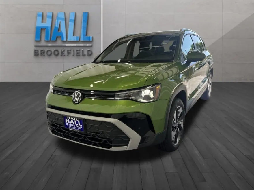 2025 Volkswagen Taos SE photo 1
