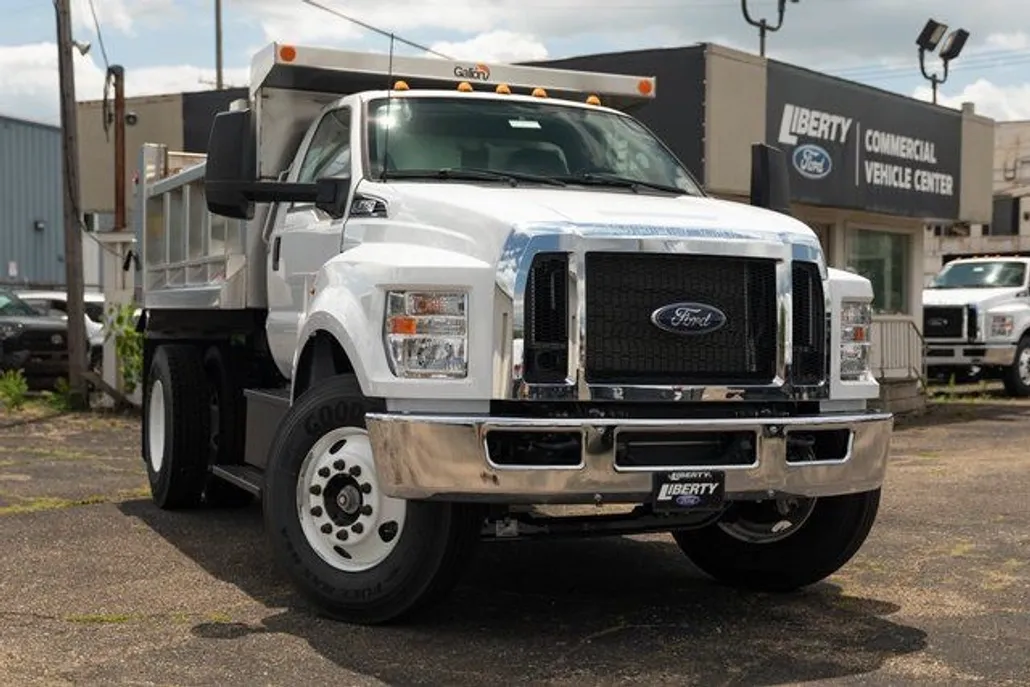 2024 Ford F-650 photo 1