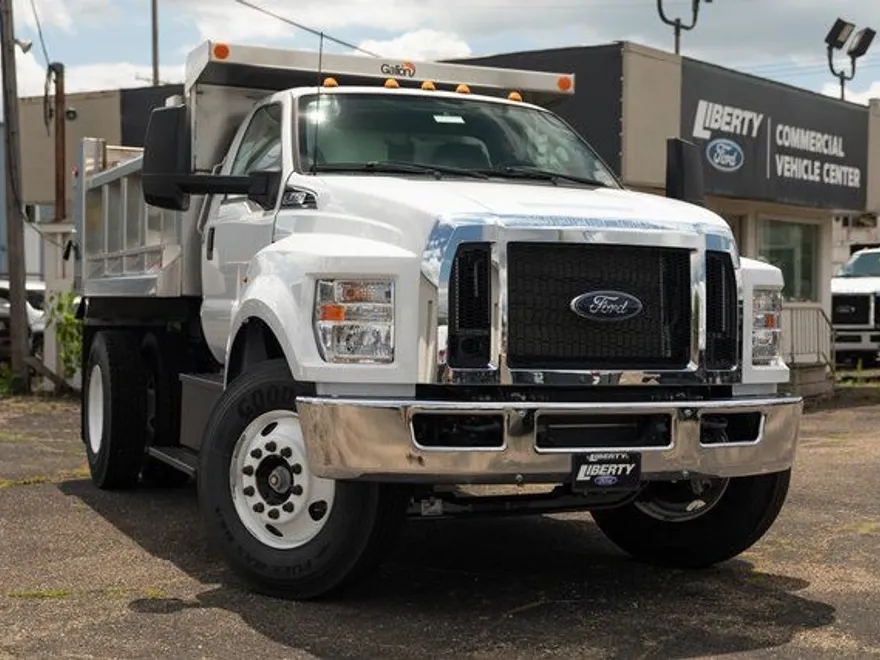 2024 Ford F-650 photo 1