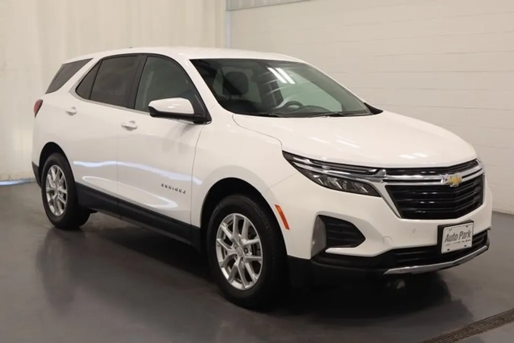 2024 Chevrolet Equinox LT photo 1