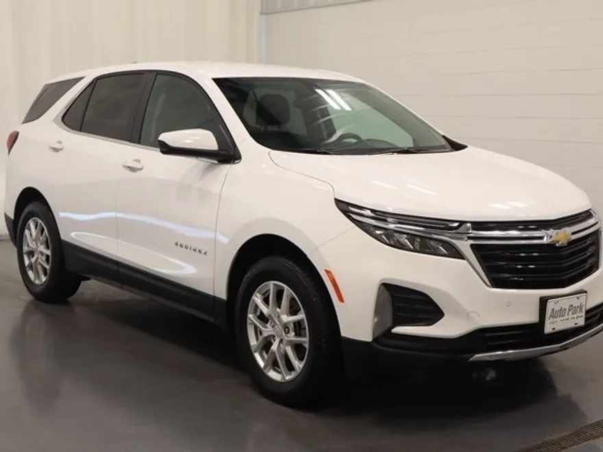 2024 Chevrolet Equinox LT photo 1