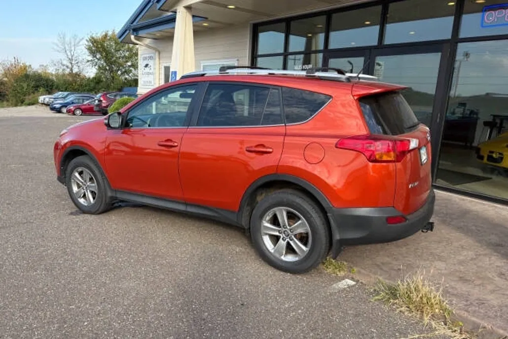 2015 Toyota RAV4 XLE photo 1