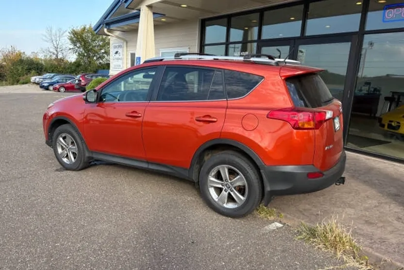 2015 Toyota RAV4 XLE photo 1