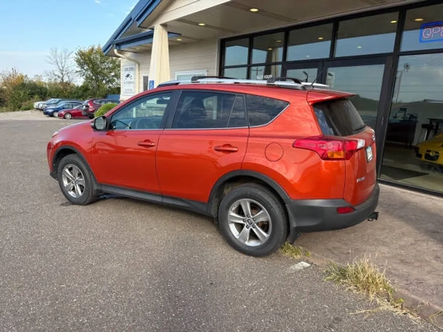 2015 Toyota RAV4 XLE photo 1