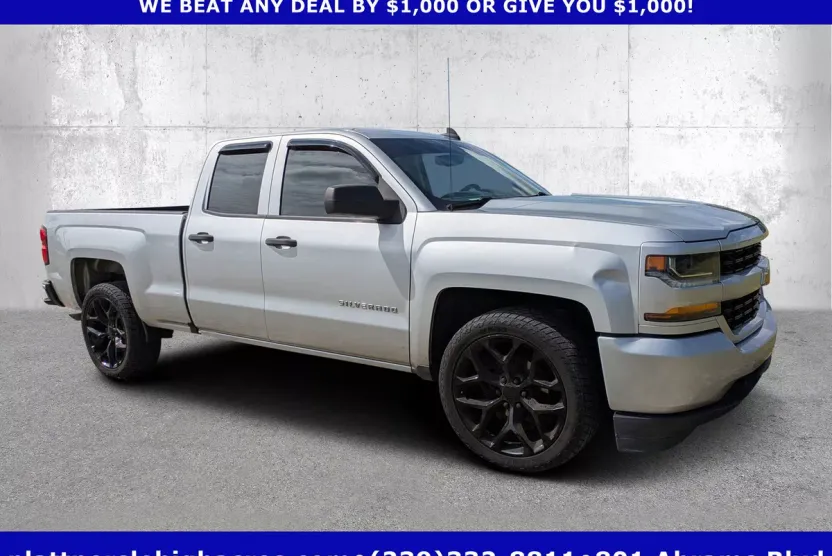 2017 Chevrolet Silverado 1500 Custom photo 1
