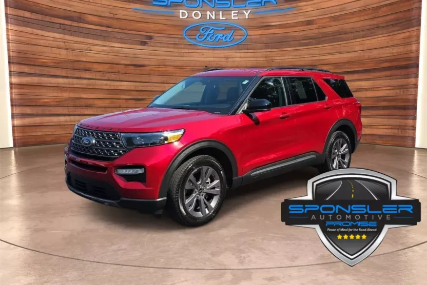 2023 Ford Explorer XLT photo 1