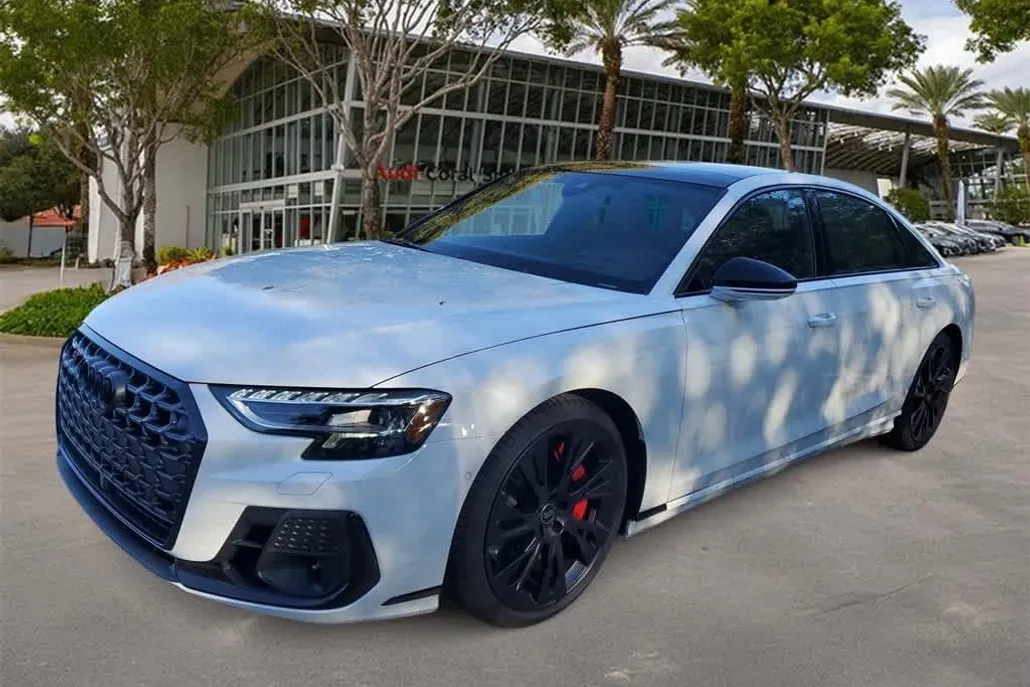 2025 Audi S8 4.0T photo 1