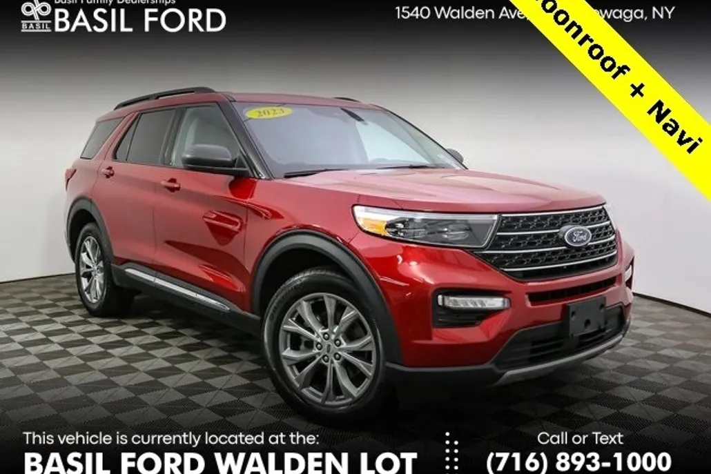 2023 Ford Explorer XLT photo 1