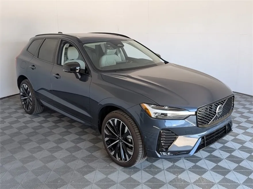 2026 Volvo XC60 B5 Plus photo 1