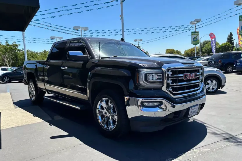 2017 Gmc Sierra 1500 SLT photo 1