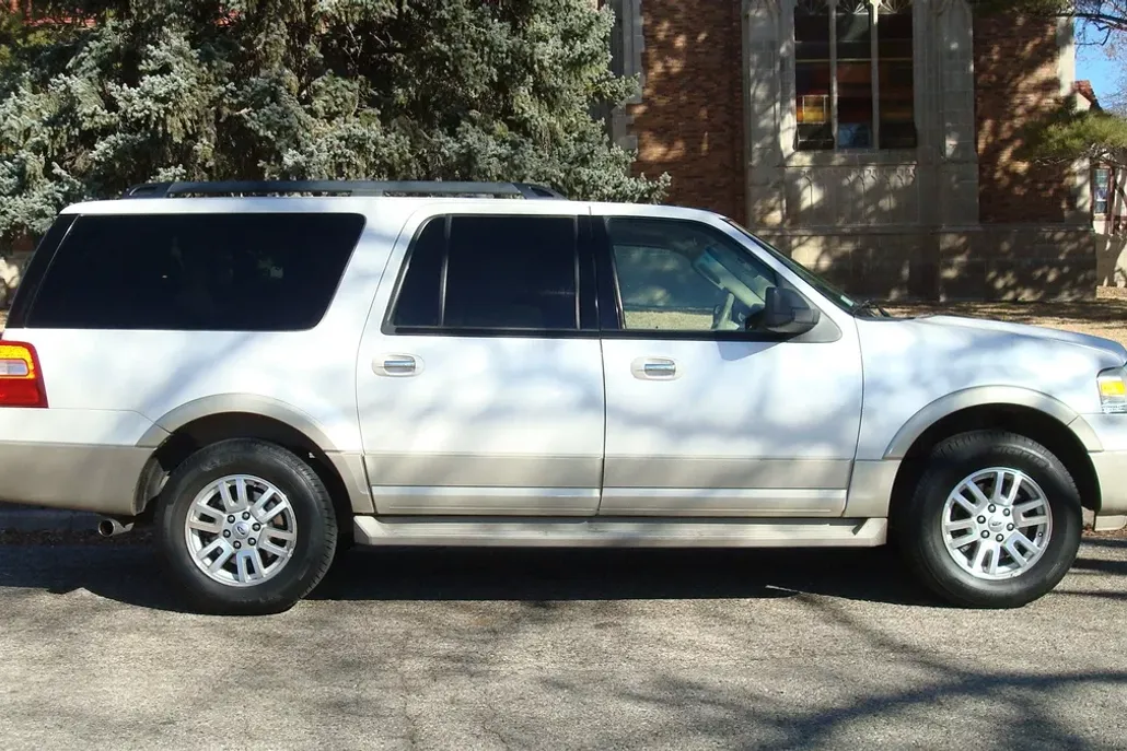 2010 Ford Expedition EL Eddie Bauer photo 1