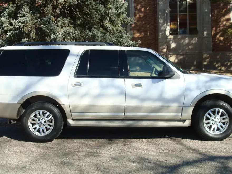 2010 Ford Expedition EL Eddie Bauer photo 1