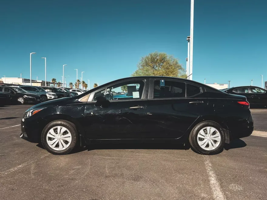 2022 Nissan Versa 1.6 S photo 1