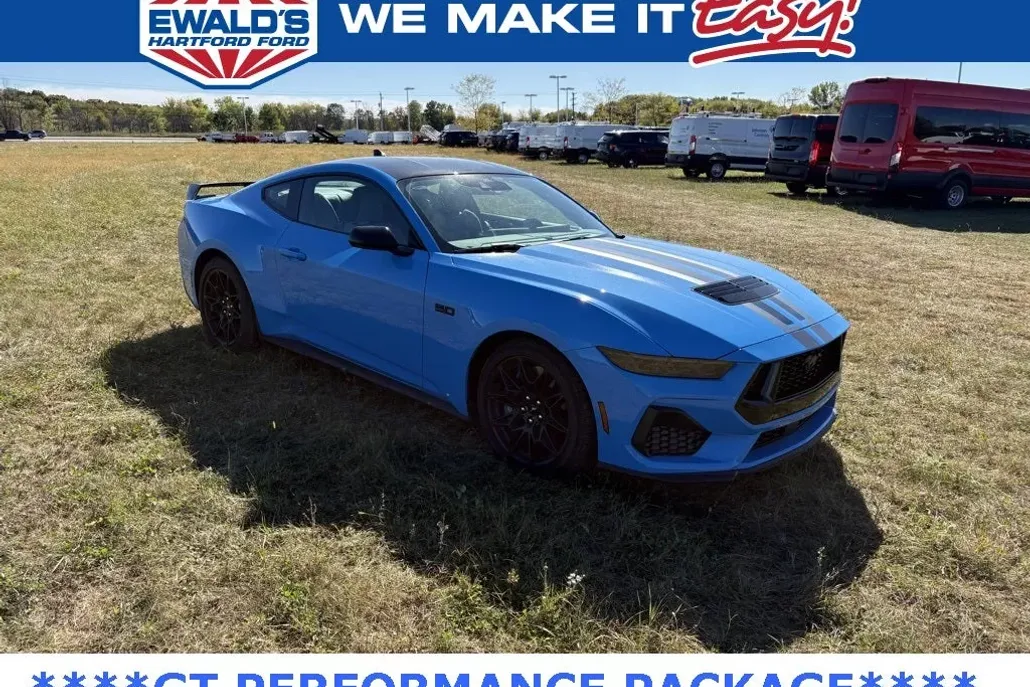 2024 Ford Mustang GT photo 1