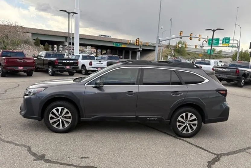 2023 Subaru Outback Premium photo 1