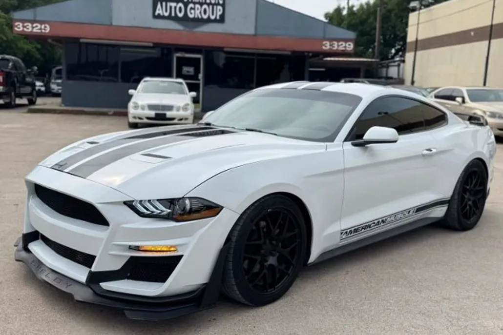 2020 Ford Mustang EcoBoost photo 1