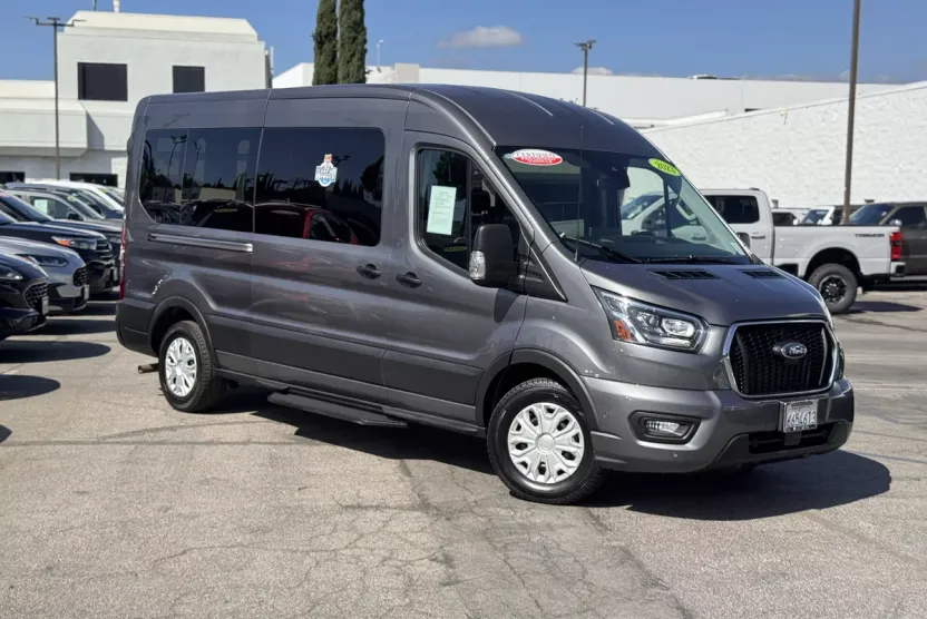 2023 Ford Transit Passenger XLT photo 1