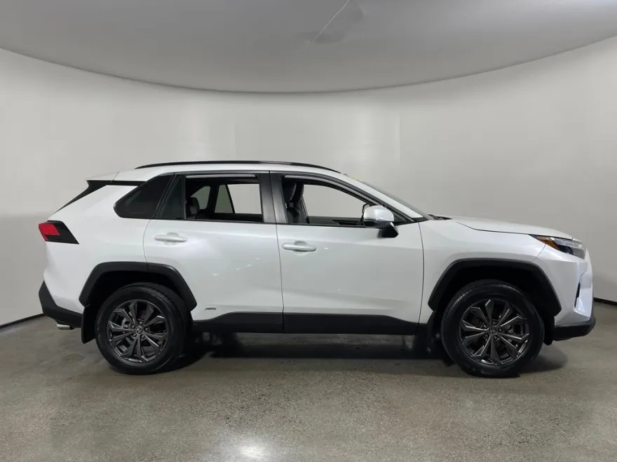 2024 Toyota RAV4 Hybrid XLE Premium photo 1