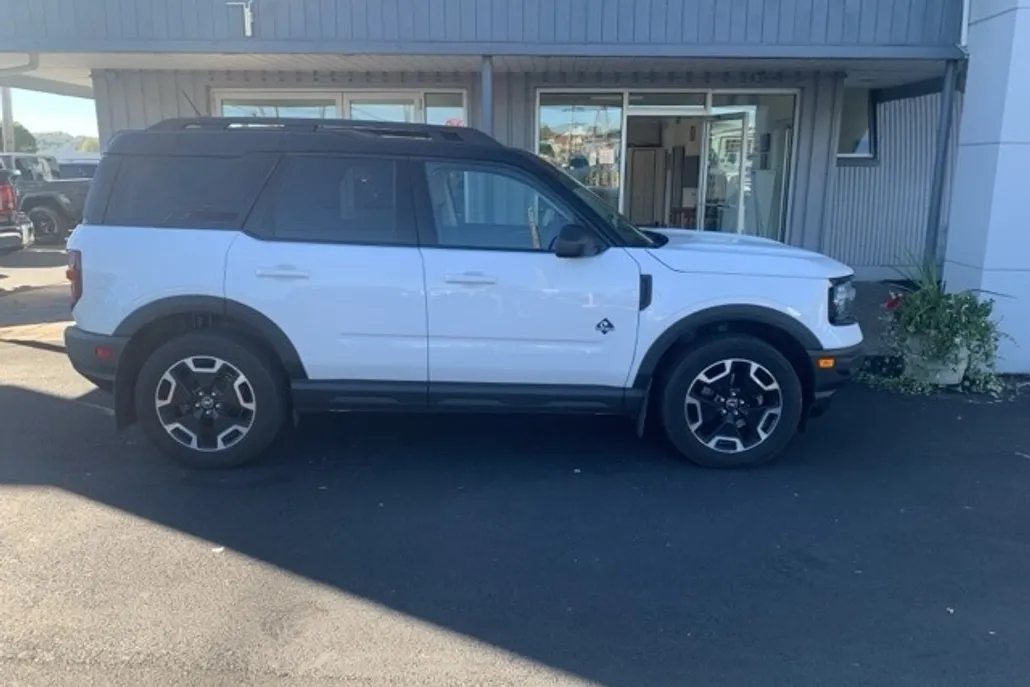 2022 Ford Bronco Sport Outer Banks photo 1