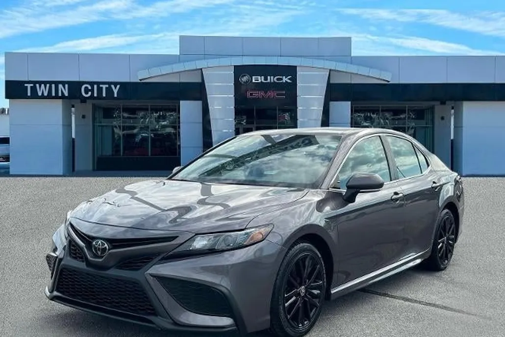 2023 Toyota Camry SE photo 1