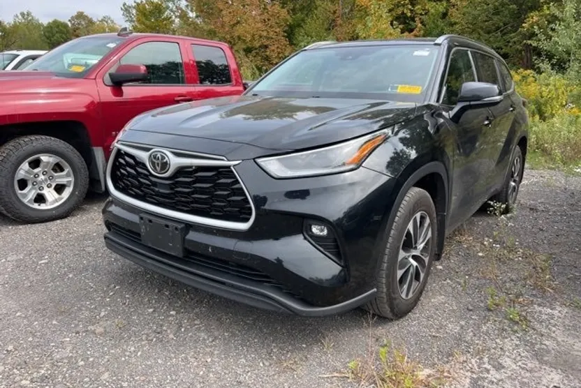 2021 Toyota Highlander XLE photo 1