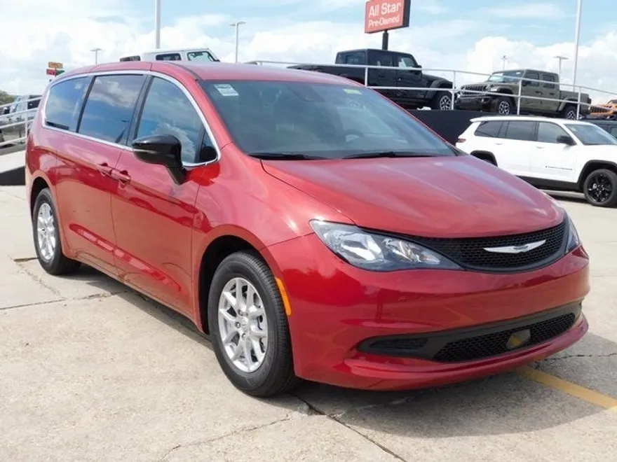 2026 Chrysler Voyager LX photo 1