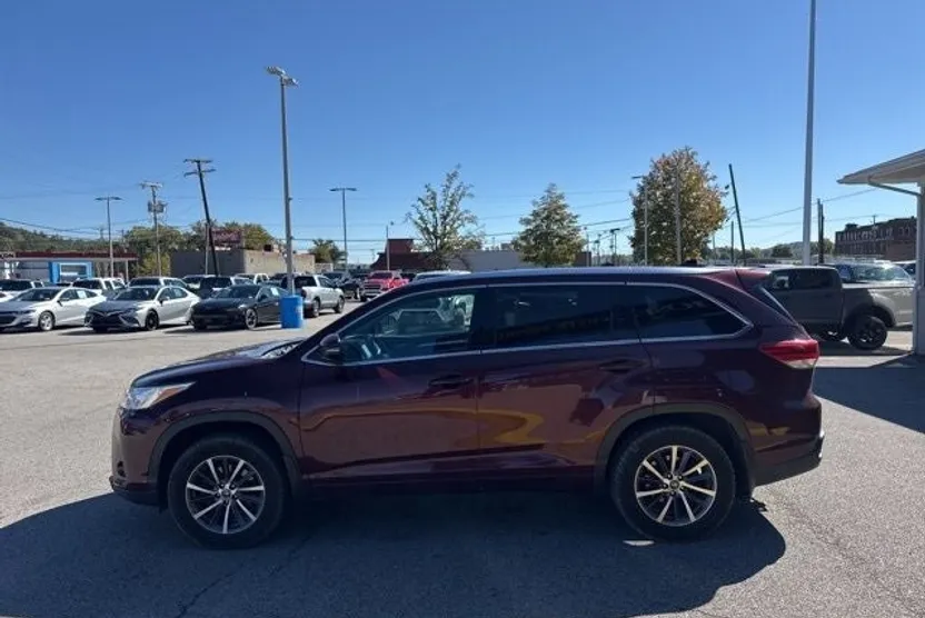 2017 Toyota Highlander XLE photo 1
