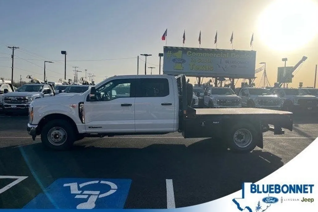 2025 Ford F-350 XL photo 1