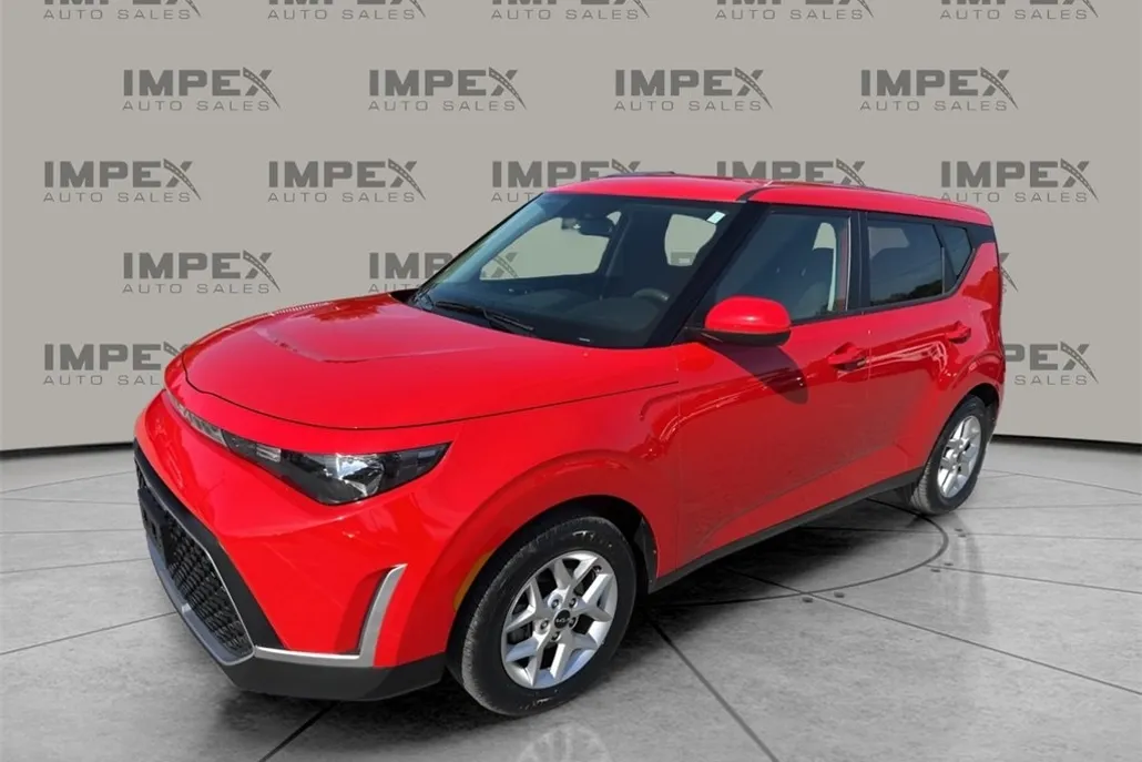 2024 Kia Soul LX photo 1