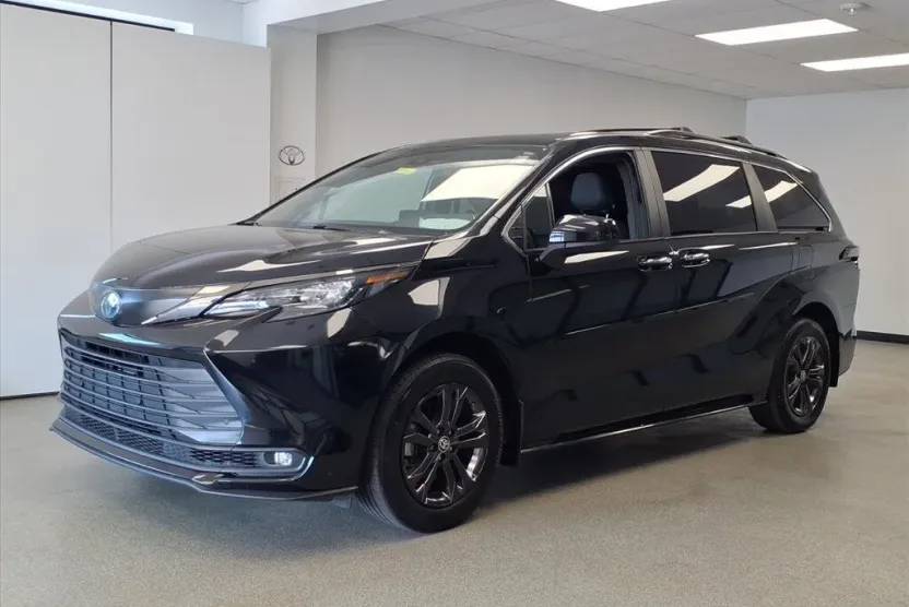 2024 Toyota Sienna Woodland Edition photo 1