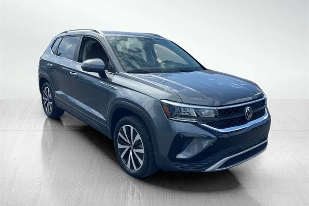 2023 Volkswagen Taos SE photo 1