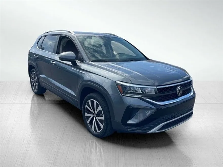 2023 Volkswagen Taos SE photo 1