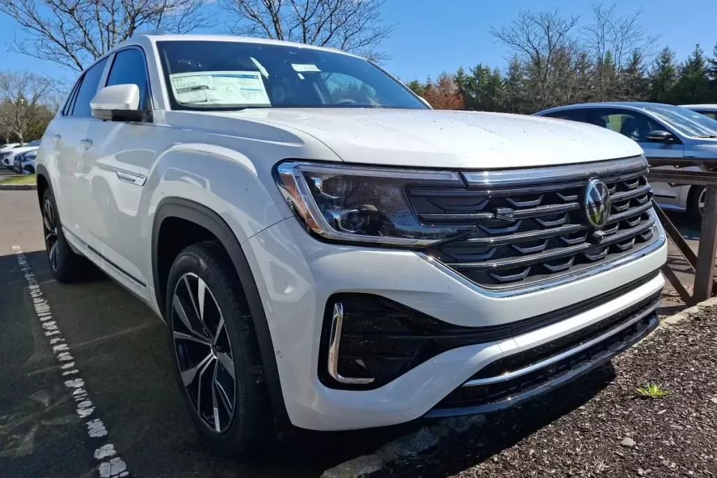 2025 Volkswagen Atlas Cross Sport SEL Premium R-Line photo 1
