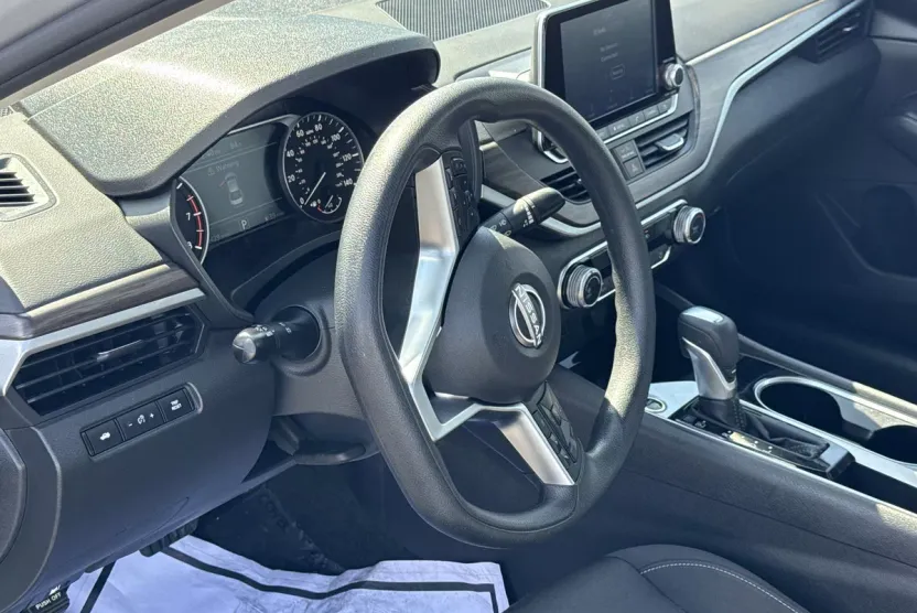 2024 Nissan Altima SV photo 1