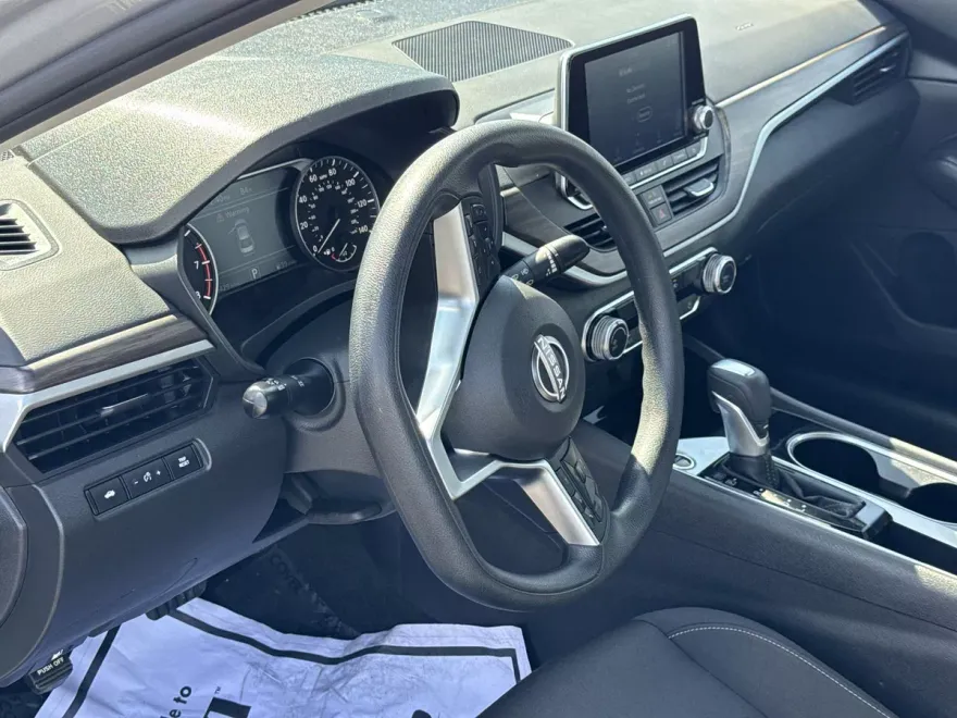 2024 Nissan Altima SV photo 1