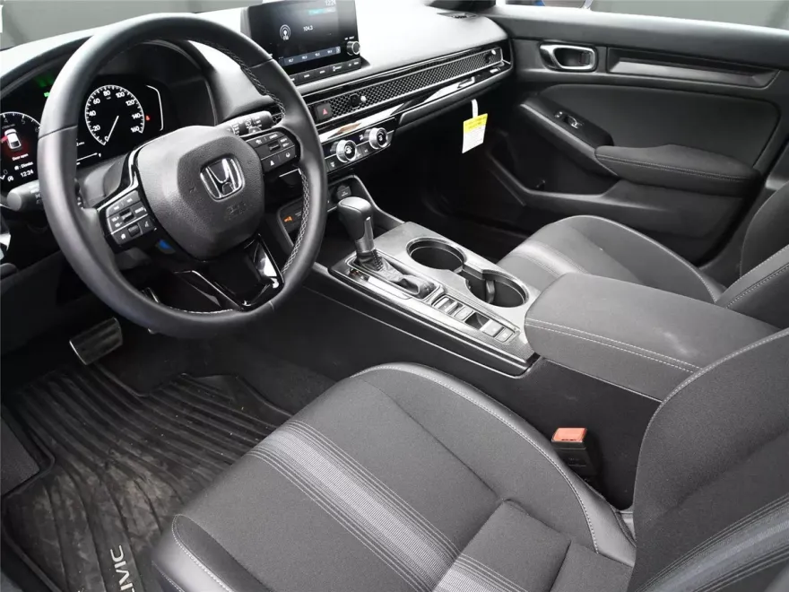 2025 Honda Civic Hatchback Sport photo 1