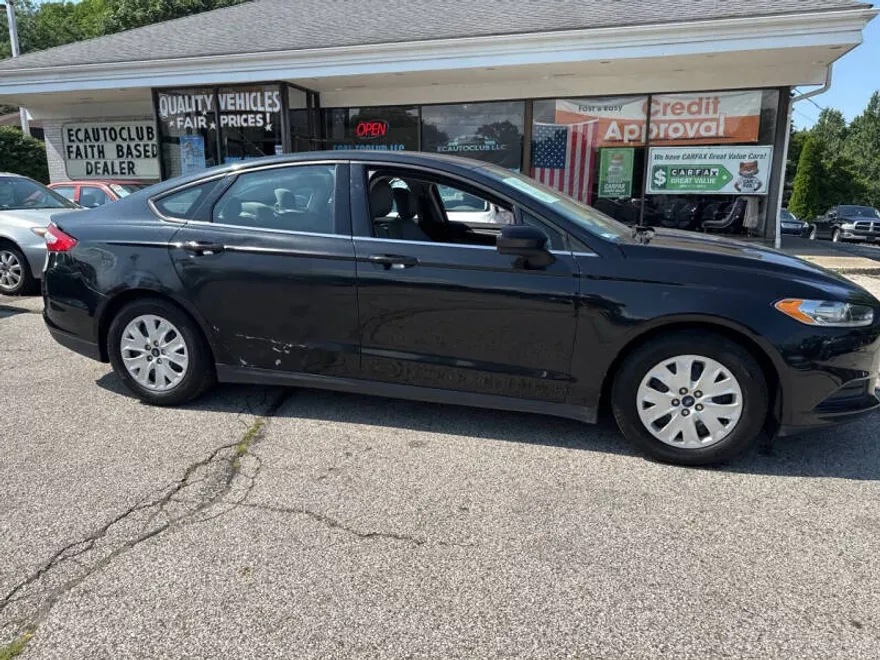 2013 Ford Fusion S photo 1