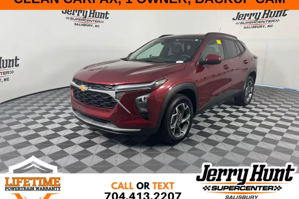 2024 Chevrolet Trax LT photo 1