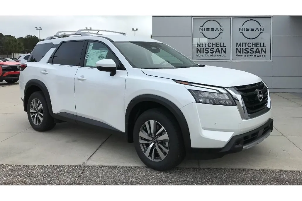2025 Nissan Pathfinder SL photo 1